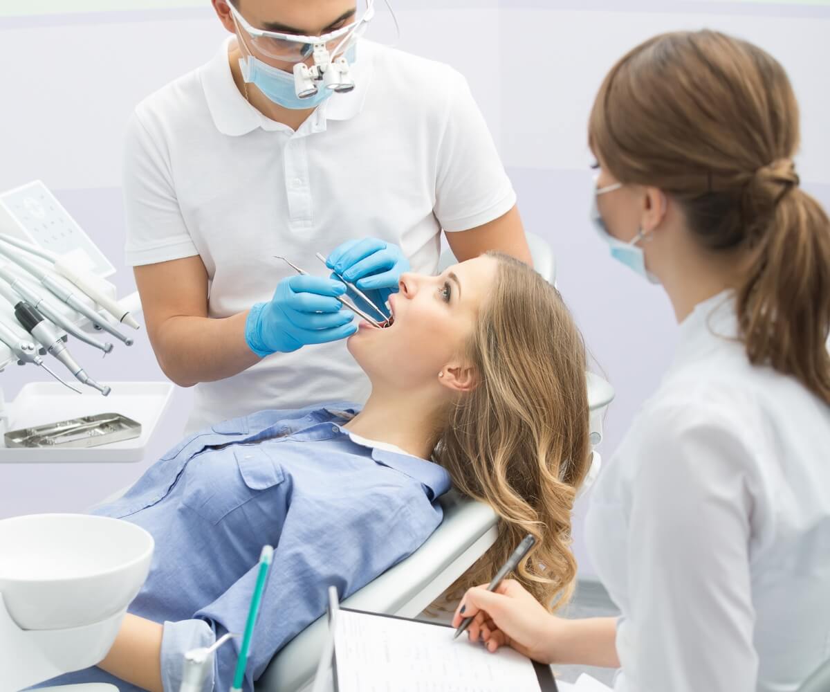 Las Enfermedades Dentales Más Frecuentes en Verano