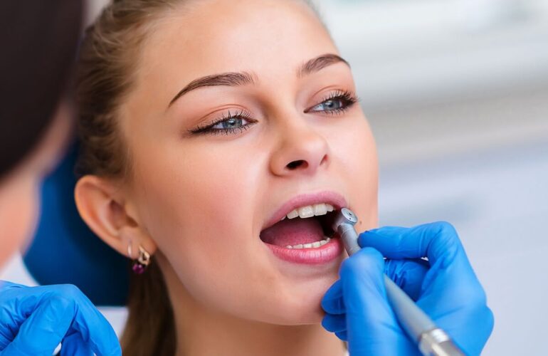Odontología Cosmética: Redefiniendo la Estética de tu Sonrisa