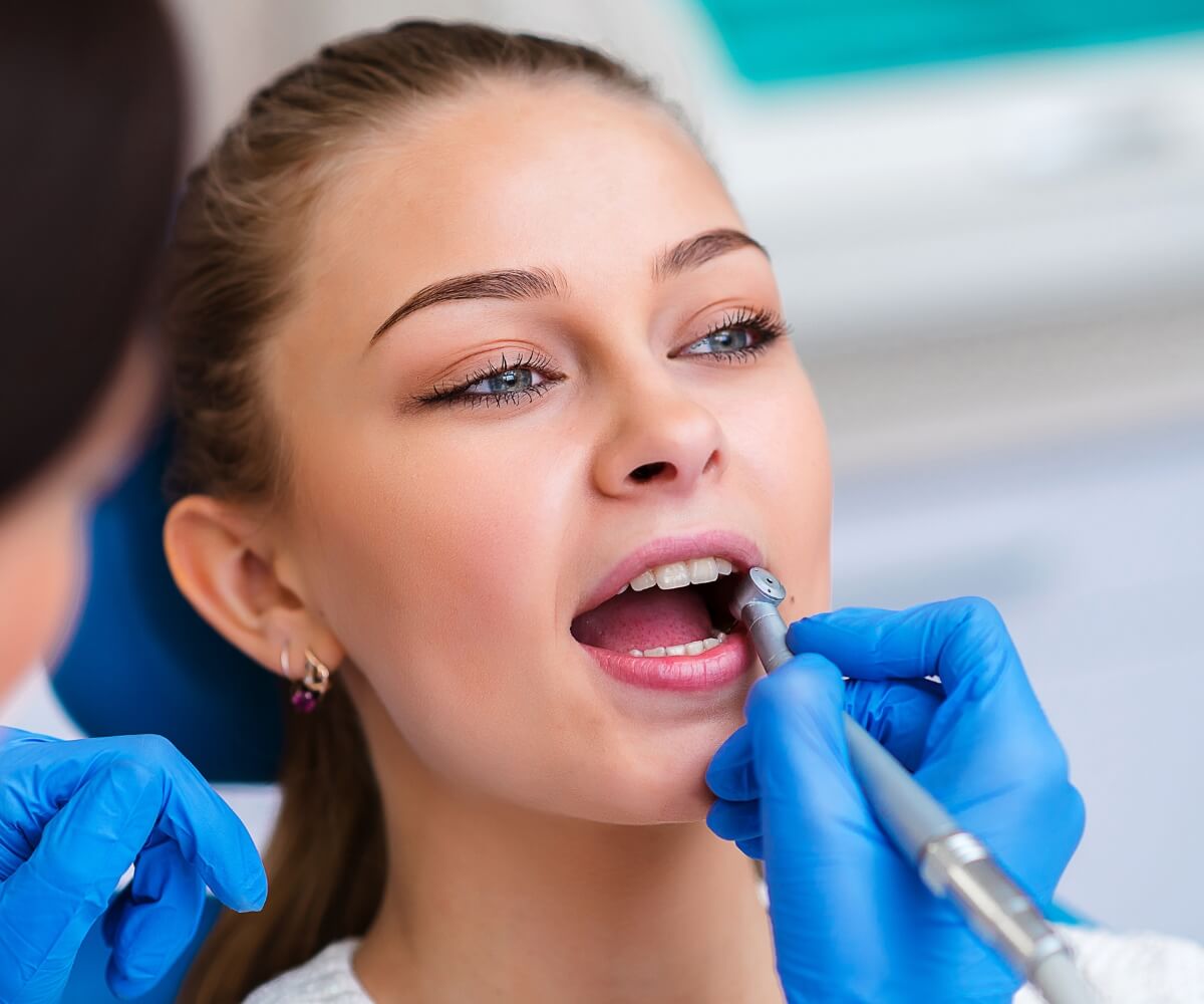 Odontología Cosmética: Redefiniendo la Estética de tu Sonrisa